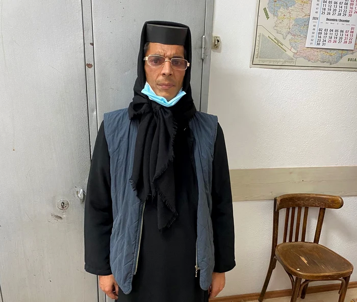 Video----------Bobi-de-la-Moineti-brbatul-deghizat-n-micu-a-fost-reinut-de-poliiti-Dac-nu-a-avea-hainele-acestea-nu-a-putea-tri