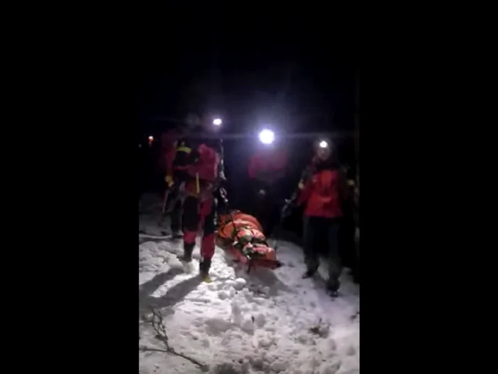 Video----------Cei-trei-ucraineni-care-s-au-rtcit-n-Munii-Maramureului-au-fost-gsii-de-salvamontiti-Unul-din-ei-este-rnit