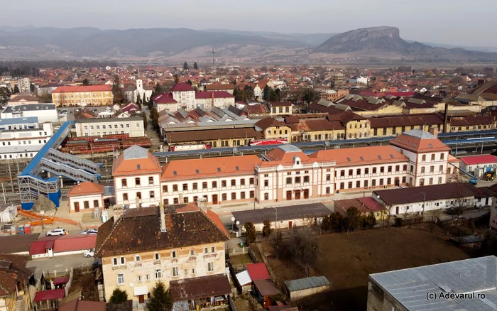 Video----------Cum-arat-gara-unui-important-ora-feroviar-din-vestul-Romniei-dup-trei-ani-de-la-nceperea-reabilitrii