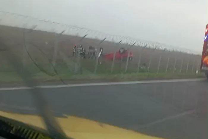 Video-----------Dou-maini-au-rupt-gardul-care-mprejmuiete-Baza-NATO-Mihail-Koglniceanu-i-s-au-rsturnat-Patru-victime