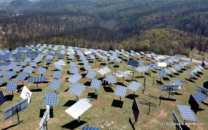 Video----------Investiii-n-energie-euate-n-zone-industriale-Ct-cost-parcul-fotovoltaic-nefuncional-care-devenise-inta-hoilor-----