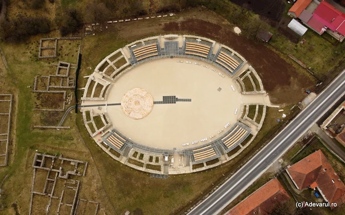 Video----------Ironii-pe-seama-amfiteatrului-din-Sarmizegetusa-roman-dup-restaurare-Arat-mai-mult-a-stadion-comunal----