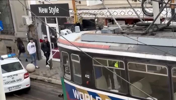 Video----------Panic-ntr-un-tramvai-din-Iai-Un-brbat-de-64-de-ani-a-ameninat-cltorii-cu-un-briceag