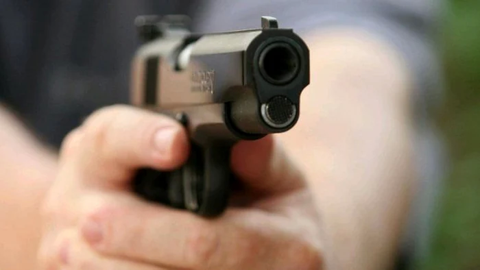 Video----------Trectori-ameninai-cu-pistolul-de-un-ucrainean-ntr-un-parc-din-Satu-Mare-VIDEO