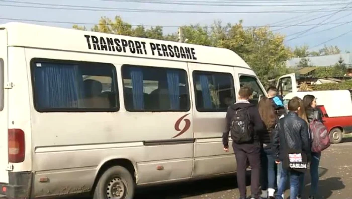 ---------Vrei-s-bravai-dar-nu-aa-Profesoar-revoltat-de-comportamentul-elevilor-n-mijlocul-de-transport