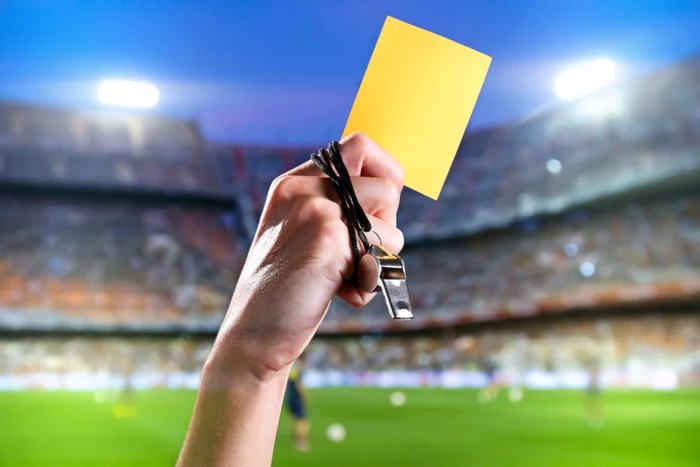 ---------A-ncasat-cartona-galben-ca-s-i-mbogeasc-familia-Fraud-la-un-important-club-din-fotbalul-brazilian