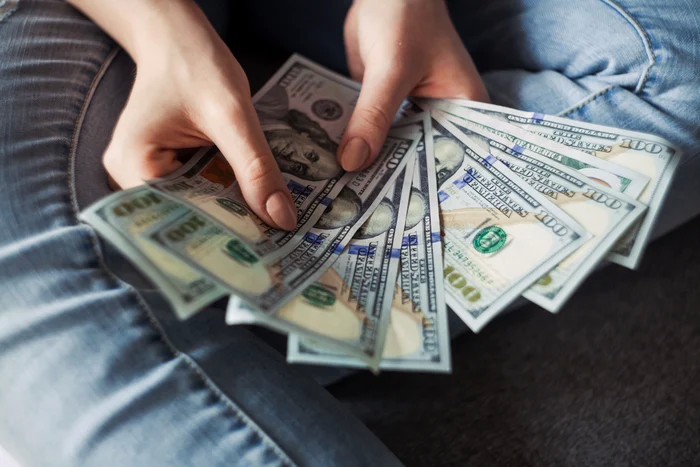 ---------Dolarul-american-a-atins-cel-mai-sczut-nivel-din-ultimii-trei-ani-Ce-a-cauzat-deprecierea