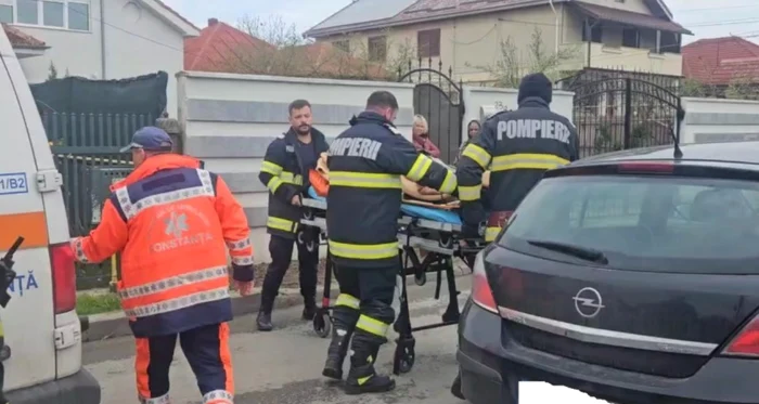 ---------Femeie-din-Nvodari-salvat-de-pompieri-dup-ce-a-czut-ntr-o-fntn-de-18-metri