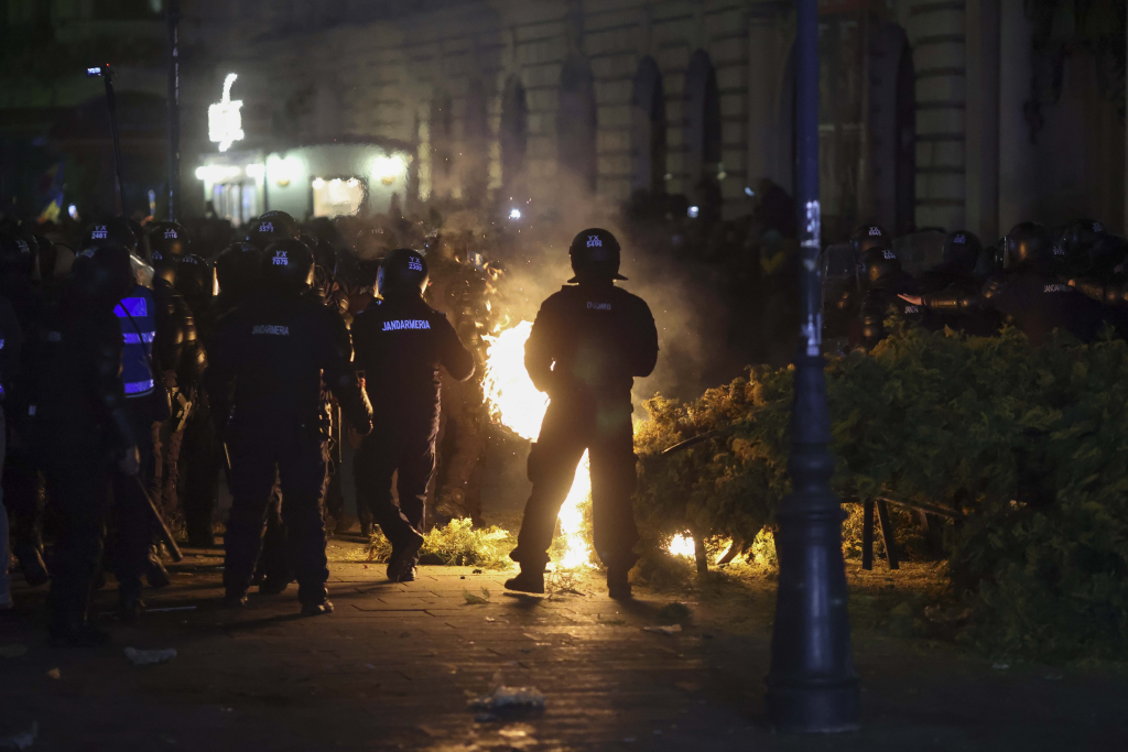 ---------Fost-ef-ISU-i-locotenent-colonel-n-rezerv-cercetat-penal-pentru-protestele-violente-din-faa-BEC