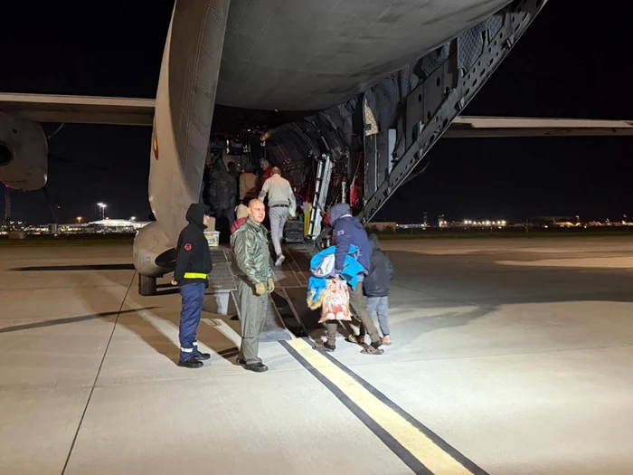 Foto----------Opt-pacieni-palestinieni-au-fost-dui-cu-o-aeronav-MApN-n-Norvegia
