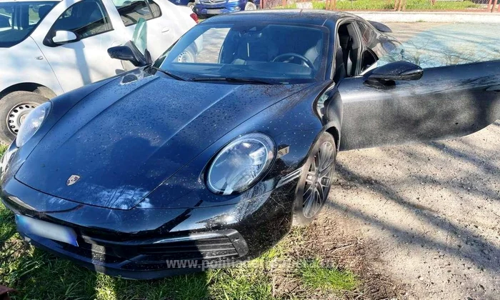 Foto----------Un-bolid-de-peste-200000-de-euro-cutat-de-autoritile-din-Italia-a-fost-gsit-i-confiscat-de-poliitii-din-Iai
