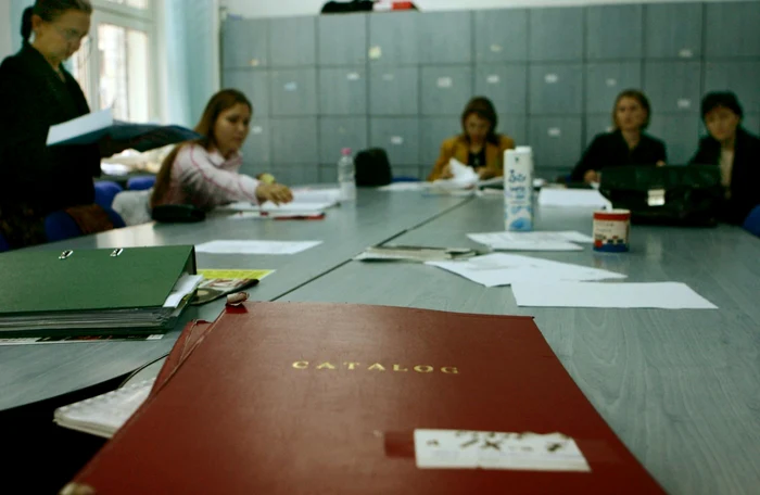 ---------Gradaiile-de-merit-pentru-profesori-rmn-sub-zodia-goanei-dup-hrtii-Calendar-nouti-documente-necesare-acceptate