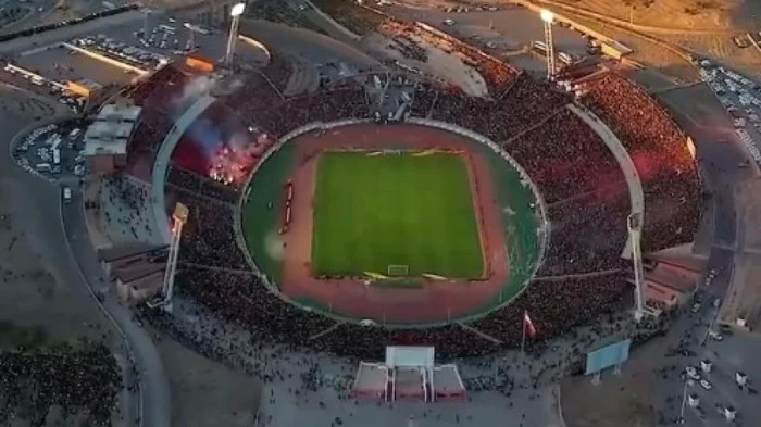 ---------Imagini-senzaionale-din-Iran-populaia-unui-ora-ntreg-din-Romnia-a-intrat-pe-un-stadion