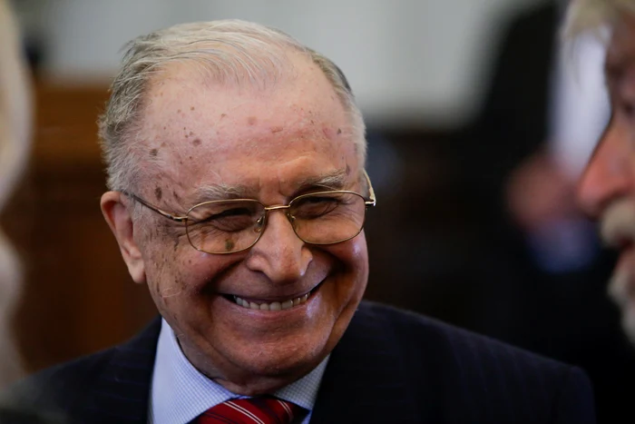 ---------Ion-Iliescu-Petre-Roman-i-ali-foti-oficiali-trimii-din-nou-n-judecat-n-Dosarul-Mineriadei