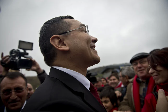 ---------Ironia-primarului-unui-sat-inundat-la-adresa-lui-Victor-Ponta-Pentru-meritele-deosebite-n-aducerea-carasului-din-Dunre-la-porile-orcenilor