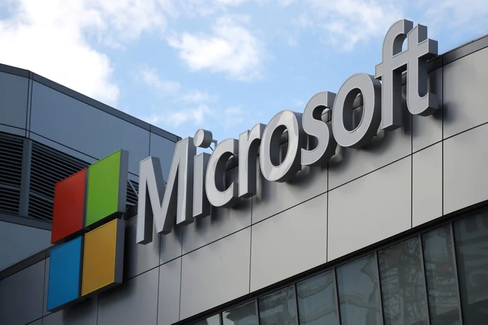 ---------Microsoft-depete-gigantul-Apple-redevenind-cea-mai-valoroas-companie-din-lume