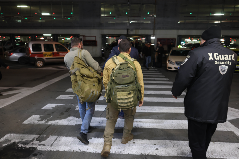 ---------Militarilor-i-poliitilor-li-se-va-interzice-s-lucreze-ca-mercenari-sau-n-servicii-de-paz-privat-Proiectul-de-lege-intr-n-dezbatere