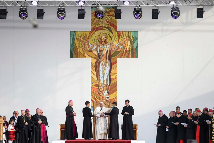 ---------Preotul-care-a-cercetat-Arhiva-Secret-a-Vaticanului-despre-Papa-Francisc-Ar-putea-fi-primii-sfini-romni-din-calendarul-Bisericii-Catolice