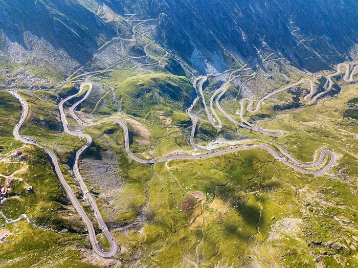 ---------Romnia-comparat-cu-Elveia-n-National-Geographic-Lsai-Alpii-elveieni-Mergei-pe-Alpii-transilvneni