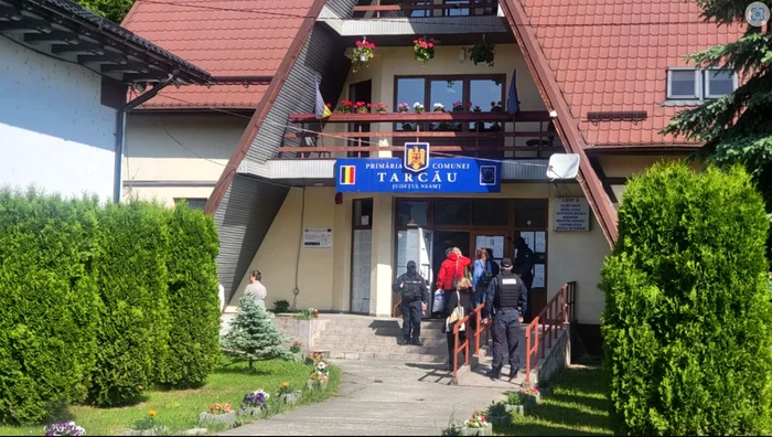 ---------Scandal-la-Tarcu-judeul-Neam-Un-poliist-deine-averi-impresionante-cas-de-286-mp-i-70000-mp-de-pdure