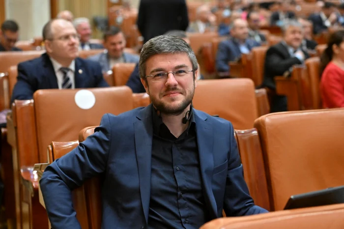 ---------Senatorul-Irineu-Daru-se-suspend-din-calitile-de-membru-USR-pentru-a-putea-face-campanie-electoral-Voi-continua-ca-voluntar-pentru-Nicuor-Dan