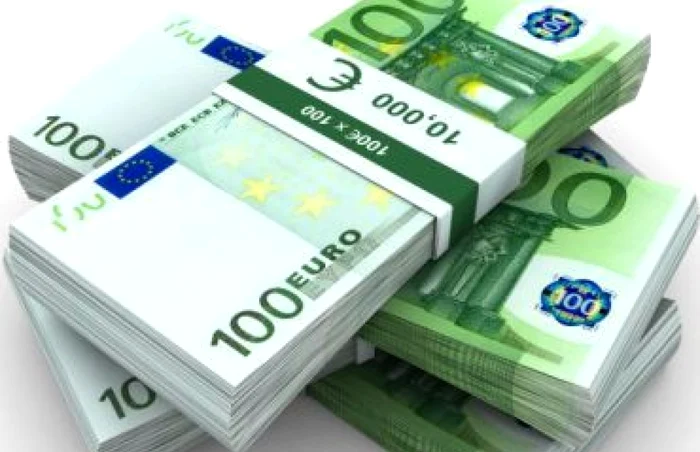 ---------Tnr-de-15-ani-depistat-cu-mai-multe-bancnote-false-de-100-de-euro
