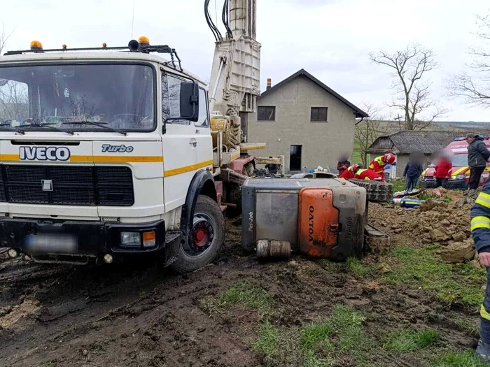 ---------Un-brbat-din-Botoani-i-a-pierdut-viaa-n-timp-ce-manevra-un-utilaj-greu