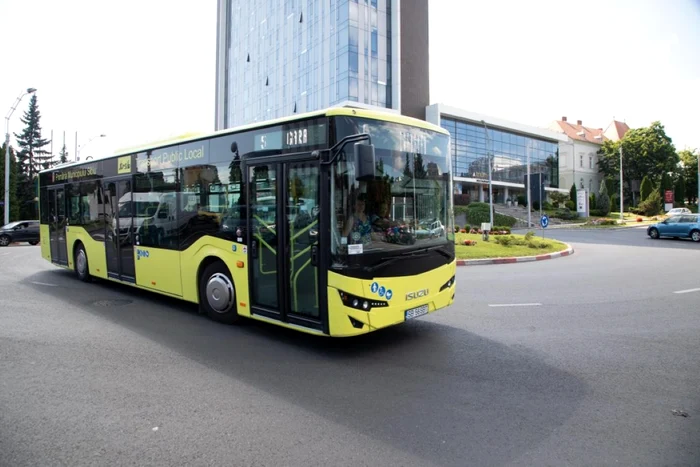 ---------Un-ofer-de-autobuz-din-Sibiu-s-a-ales-cu-maxilarul-fracturat-dup-ce-a-fost-btut-de-un-cltor-Poliitii-l-caut-pe-agresor