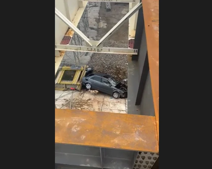 Video----------Accident-grav-pe-A7-Un-ofer-a-czut-cu-maina-10-m-n-gol-de-pe-un-pod-aflat-n-construcie