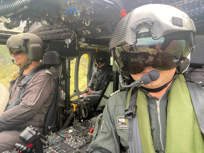 Video----------Incendiu-uria-de-pdure-S-a-intervenit-cu-elicopterul-Black-Hawk-i-cu-peste-100-de-pompieri-O-mnstire-a-fost-salvat-din-calea-flcrilor