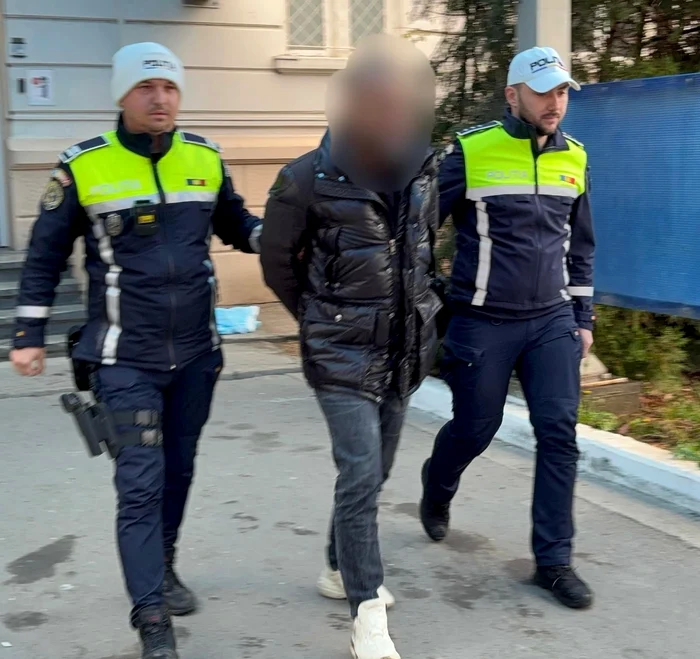 Video----------Interlopul-Tani-Fidis-Bncu-prins-but-la-volan-La-sediul-Poliiei-a-spart-un-geam-fiind-reinut