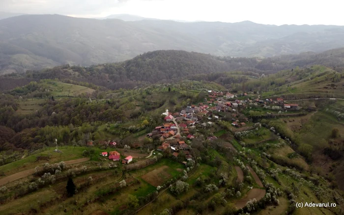 Video----------Locurile-din-inutul-Pdurenilor-care-dau-fiori-Craterul-gigant-satele-haiducilor-fosta-baz-militar-secret