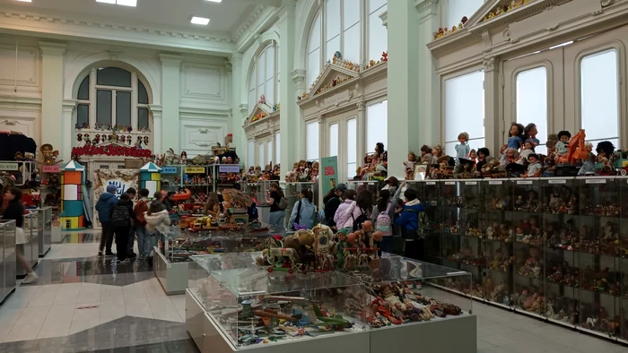 Video----------Muzeul-Jucriilor-din-Bucureti-s-a-nchis-Trebuie-s-gsim-urgent-un-depozit-pentru-relocare-