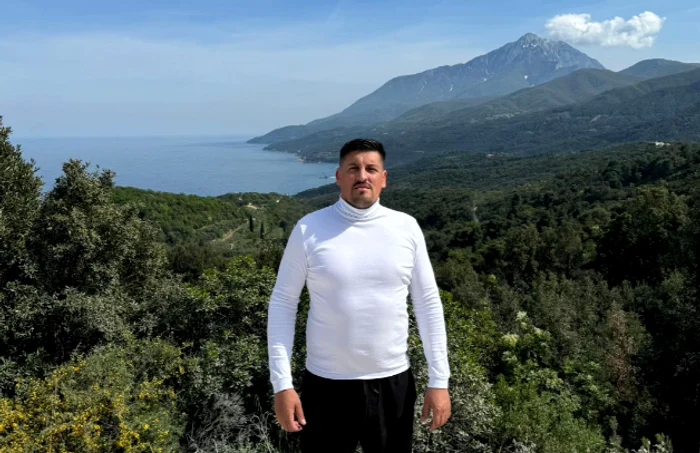 Video----------Peripeiile-unor-interlopi-din-Moldova-n-pelerinaj-la-Muntele-Athos-Se-auzeau-lupii-coioii
