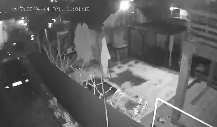 Video----------TIR-scpat-de-sub-control-pe-un-drum-din-Iai-Momentul-n-care-rupe-un-stlp-de-electricitate-i-o-eav-de-gaz