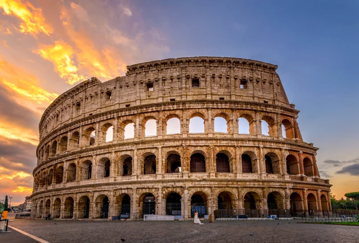 ---------Accident-ngrozitor-la-Colosseum-Un-american-s-a-tras-n-eap-ncercnd-s-obin-un-selfie-de-neuitat