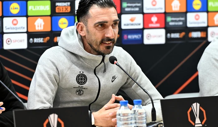 ---------Antrenorul-FCSB-ului-caliti-pe-placul-patronului-E-cuminte-om-m-ascult-nu-zice-nimica