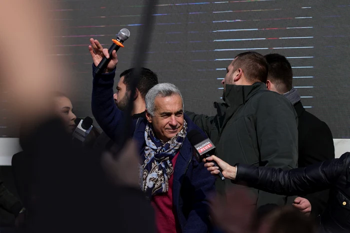 ---------Calin-Georgescu-la-secia-de-poliie-pentru-a-semna-controlul-judiciar