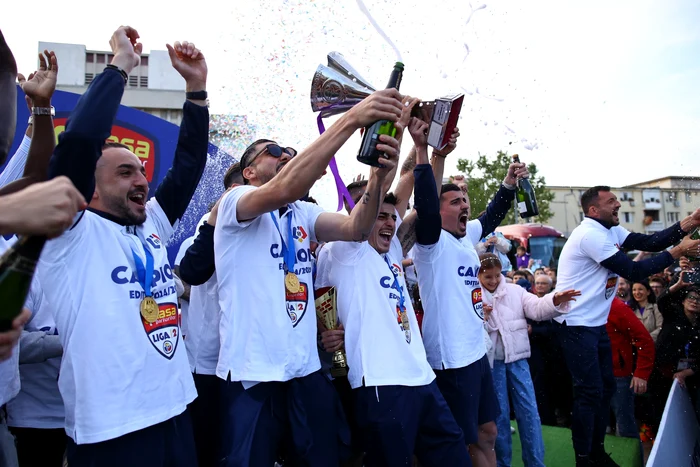 ---------FC-Arge-i-face-colonie-de-kosovari-La-Piteti-tocmai-a-descins-Leard-Sadriu