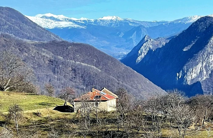 Foto----------Inele-satul-de-la-captul-scrilor-din-muni-reper-al-Via-Transilvanica-Trebuie-vzut-ct-timp-viaa-nc-plpie-aici---