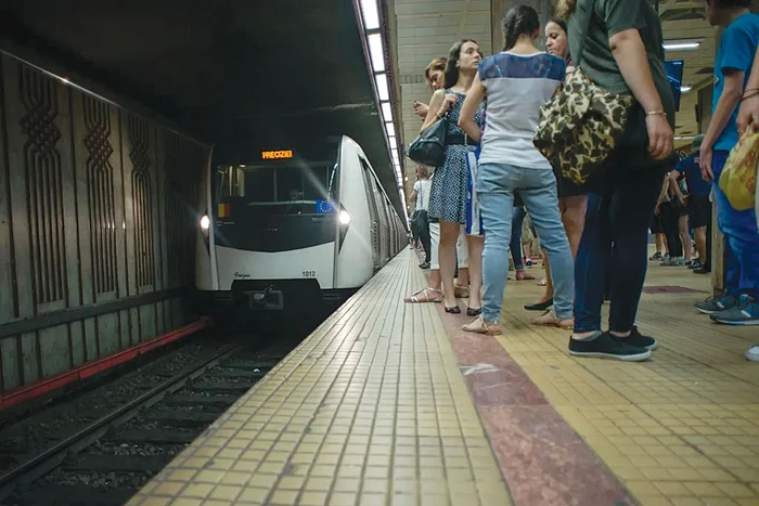 ---------Incendiu-produs-ntre-staiile-de-metrou-Gorjului-i-Lujerului-Cltorii-au-fost-evacuai
