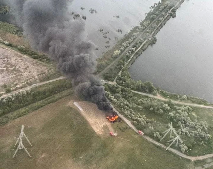 ---------Incendiu-puternic-la-un-depozit-de-anvelope-Fumul-dens-ngreuneaz-aciunea-pompierilor