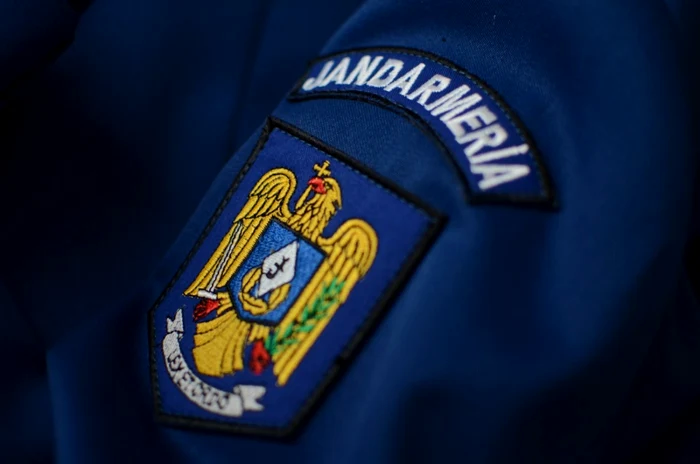 ---------Mascaii-au-greit-adresa-i-au-intrat-cu-fora-peste-un-pensionar-de-67-de-ani-A-fost-deschis-o-anchet-intern