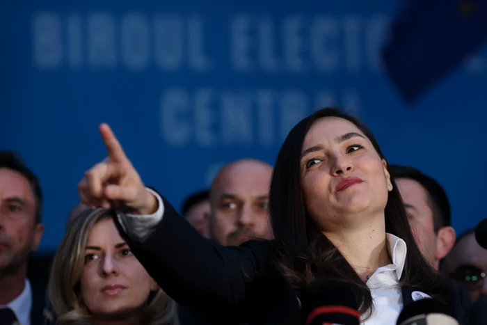 ---------Plecri-pe-capete-din-POT-ase-deputai-i-cinci-senatori-au-demisionat-Anamaria-Gavril-Cei-care-au-fugit-nu-ne-au-trdat-pe-noi