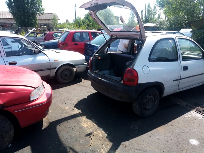 ---------Romnia-cimitir-auto-trei-maini-vechi-la-una-nou-Expert-Polueaz-excesiv-iar-cele-cele-mai-multe-sunt-nefiscalizate