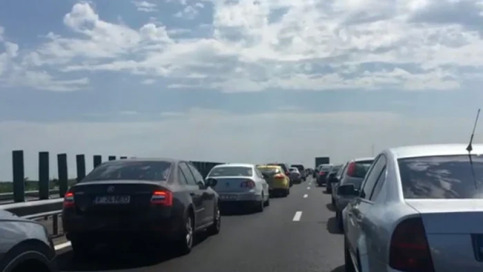 ---------Se-circul-bar-la-bar-pe-Valea-Prahovei-i-pe-Autostrada-Soarelui-Trafic-intens-spre-Capital