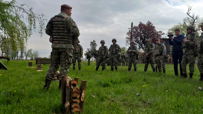 ---------Se-trage-cu-muniie-de-rzboi-n-Tulcea-Cetenii-sunt-avertizai-s-evite-zona-garnizoanei-Cataloi
