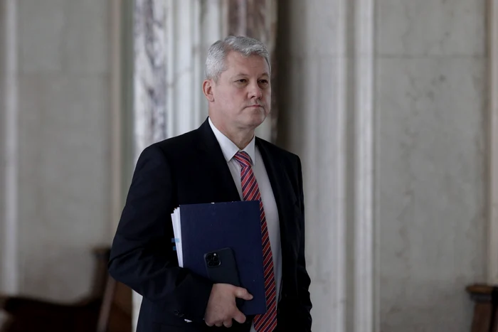---------Secretizarea-declaraiilor-de-avere-ar-putea-fi-corectat-n-Parlament-Predoiu-Legislativul-trebuie-s-intervin-i-s-corecteze-situaia