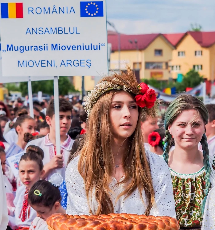 ---------Un-ora-de-provincie-din-Romnia-va-intra-n-Cartea-Recordurilor-va-gzdui-cea-mai-mare-parad-a-portului-popular