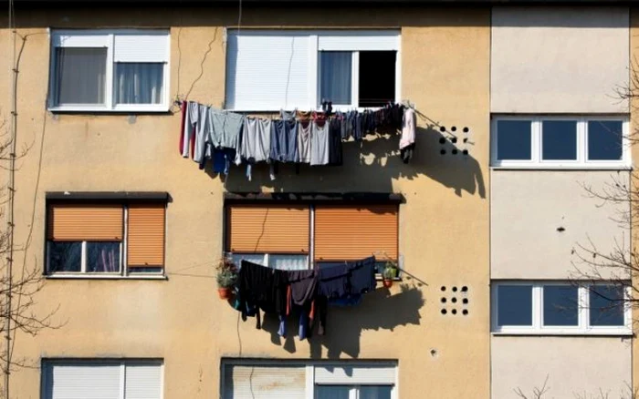 ---------Uscarea-rufelor-n-afara-balconului-interzis-n-Craiova-Ce-amenzi-risc-locatarii
